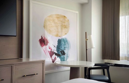 White Plains Resort | Steps from Shops & Transit – Central White Plains Suite