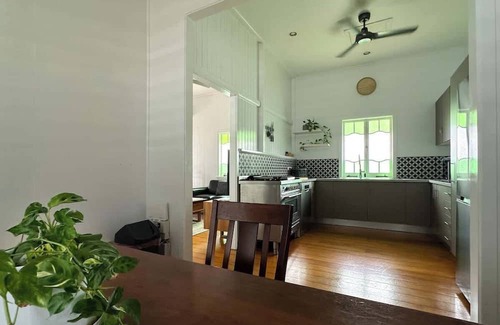 Parramatta Park House | Classic City Queenslander | Walk to Esplanade