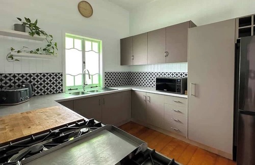 Parramatta Park House | Classic City Queenslander | Walk to Esplanade