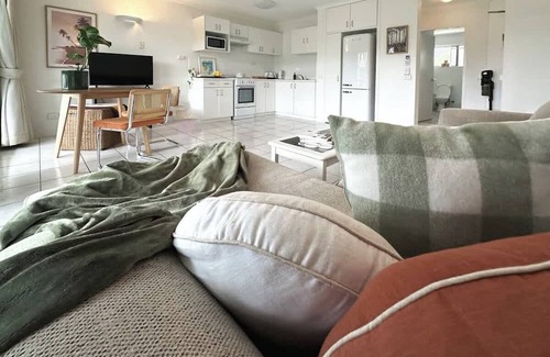 Clifton Beach Apartment | The Idle - Nostalgic Beach Apartment in Clifton