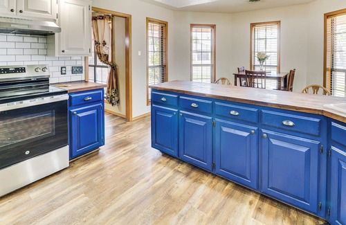 Roswell House | 3 Mi to Downtown Roswell: Home w/Patio + Yard