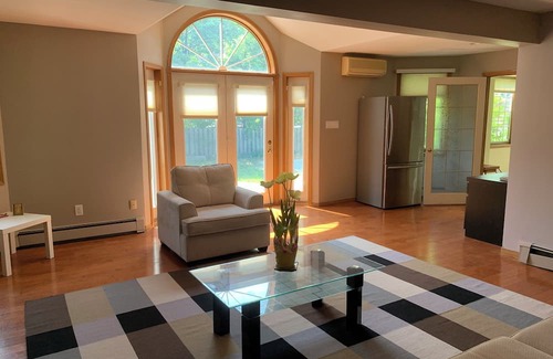 Guelph House | University of Guelph-2km nDetached home on a private cul de sac, 2500 sq ft.