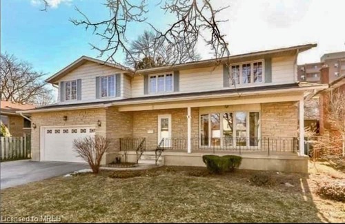 Guelph House | University of Guelph-2km nDetached home on a private cul de sac, 2500 sq ft.
