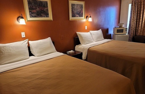 Eads Bed & Breakfast | 330 per week Room with fridge and microwave restaurant grocery shop bar Near by