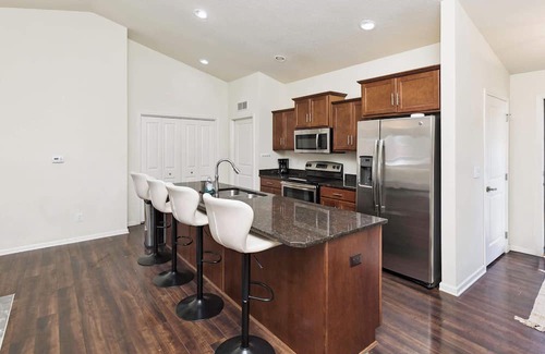 Berwick House | Spacious 3BR/2BA Getaway in Des Moines