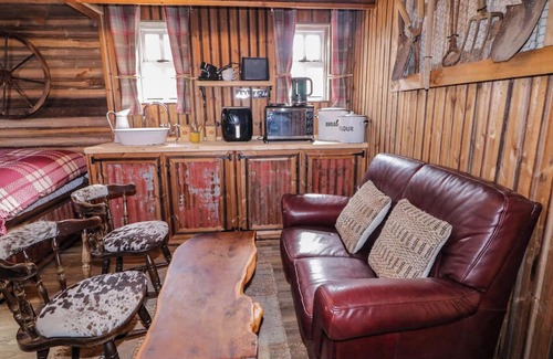 Limavady Cottage | RUSTY BARN, pet friendly, character holiday cottage in Castlerock
