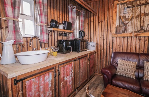 Limavady Cottage | RUSTY BARN, pet friendly, character holiday cottage in Castlerock