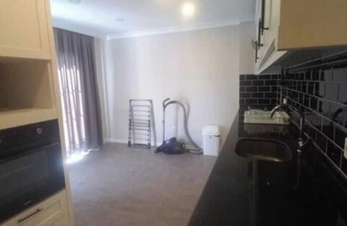 Gaziosmanpasa Apartment | Spacious 6-bedroom apartment in brilliant Istanbul with AC