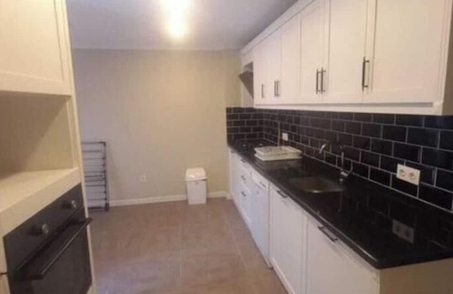 Gaziosmanpasa Apartment | Spacious 6-bedroom apartment in brilliant Istanbul with AC