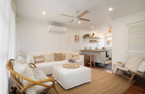 Bilinga Apartment | Bilinga Breeze Walk to North Kirra Beach and Airport