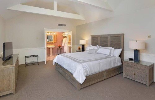 Santa Rosa Hotel | Beautiful 2 King Room Near Local Museums + Wine Country Adventures Awaits