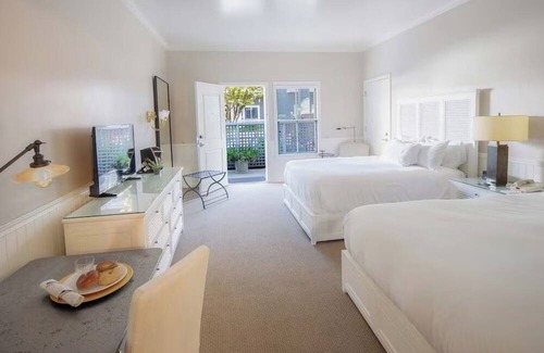 Santa Rosa Hotel | Sophisticated Double Queen Accommodations Near Sonoma Wineries + Coastline