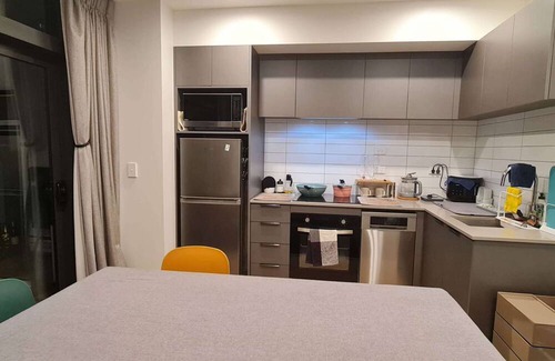 Epsom Apartment | Stylish Apartment at the Heart of Newmarket with a balcony + Welcome Gift.
