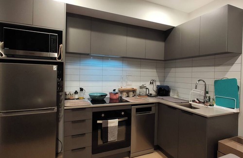 Epsom Apartment | Stylish Apartment at the Heart of Newmarket with a balcony + Welcome Gift.