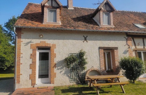 Lassay-sur-Croisne Apartment | Pretty little Solognot apartment