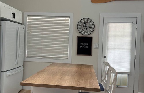 Pointe-du-Chene Cottage | Charming 2-bedroom cottage with AC in Pointe-du-Chêne
