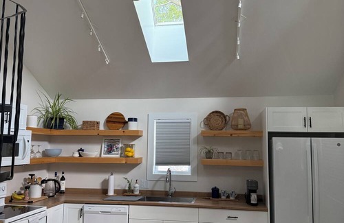 Pointe-du-Chene Cottage | Charming 2-bedroom cottage with AC in Pointe-du-Chêne