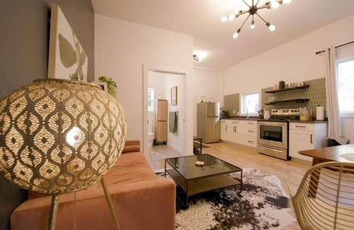 Erbs Cove Condo | Flora studio on the lake 🌿
