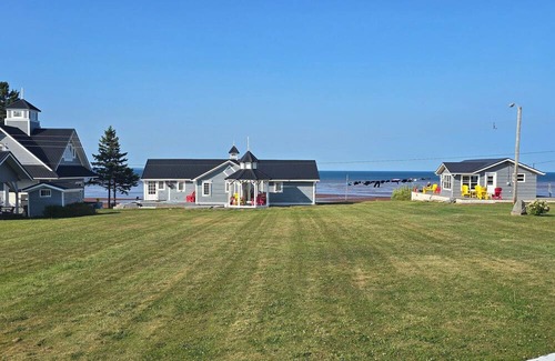 Amherst Shore Cottage | Seaside Escape – 2-Bedroom Oceanview Cottage with Private Beach Access