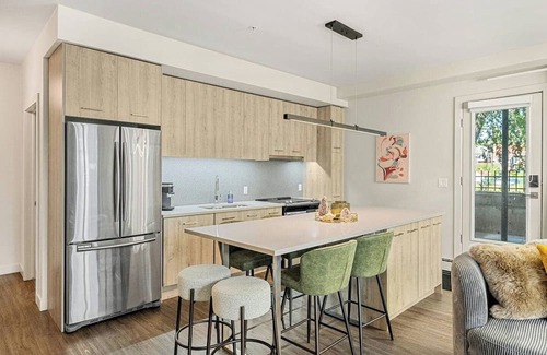Whyte ave Condo | Walk to Whyte Ave, river views, and UofA Hospital from your cozy suite