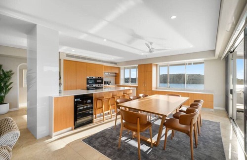 Hamilton Island Apartment | Luxury Sub-Penthouse Level 12 + Buggy + Transfers