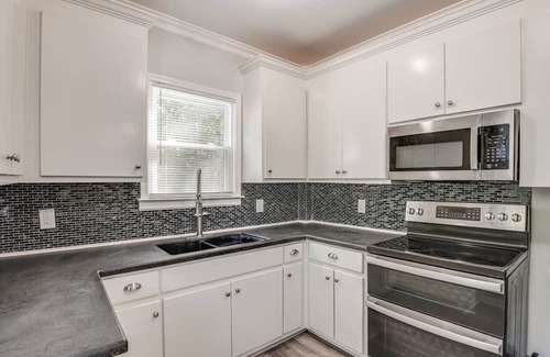 Petersburg House | 11 Mi to Fort Lee: 30-Acre Retreat w/Scenic Views