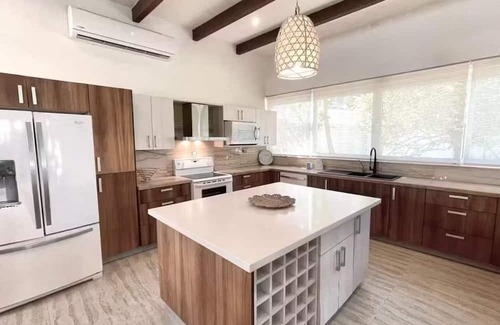Iztapa Villa | "Paraíso Conacaste", Iztapa