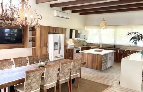 Iztapa Villa | "Paraíso Conacaste", Iztapa