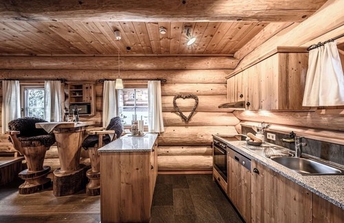 Maria Alm am Steinernen Meer Ski Chalet | Exclusive chalets with their own Swiss stone pine sauna, private whirlpool & open fireplace