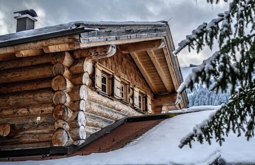 Maria Alm am Steinernen Meer Ski Chalet | Exclusive chalets with their own Swiss stone pine sauna, private whirlpool & open fireplace