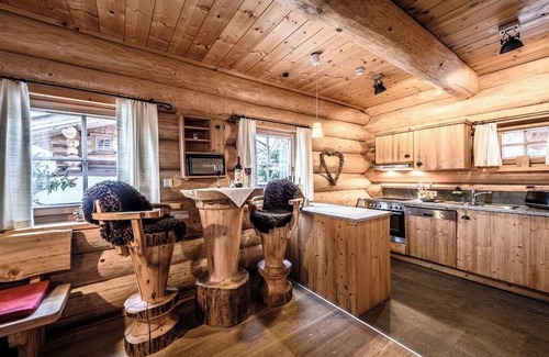 Maria Alm am Steinernen Meer Ski Chalet | Exclusive chalets with their own Swiss stone pine sauna, private whirlpool & open fireplace