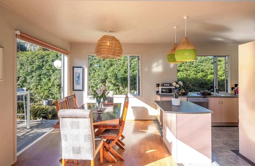 Ostend House | Waiheke Oasis Summary