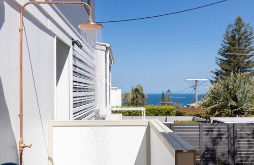 Sunshine Beach House | "WHITE BEACH HOUSE" High on Belmore, PETS welcome
