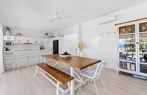 Sunshine Beach House | "WHITE BEACH HOUSE" High on Belmore, PETS welcome