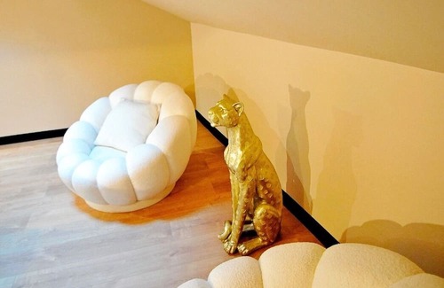 Bourgoin-Jallieu Apartment | Évasion Safari luxe, Private XXL Spa, Cinema screen, Waterfall, Sleeps 4