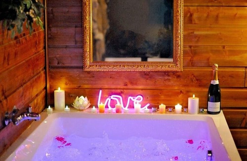 Bourgoin-Jallieu Apartment | Le Chalet enchanteur/PRIVATE XXL spa/CINEMA screen/Optical fiber/2 min center
