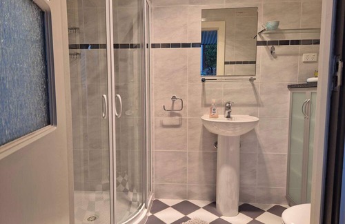Forster Bed & Breakfast | Tipsy Hill Cottage, River Views at Walker Flat SA. Perfect for a weekend getaway