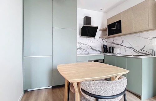 Montargis Apartment | Amazon Suite