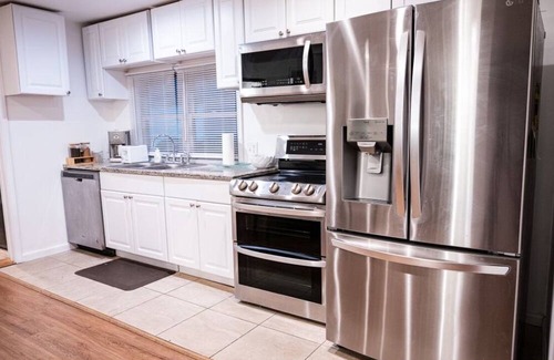 Olathe House | 5-Star Home in amazing location! 3Brm w/3Bth Gem.