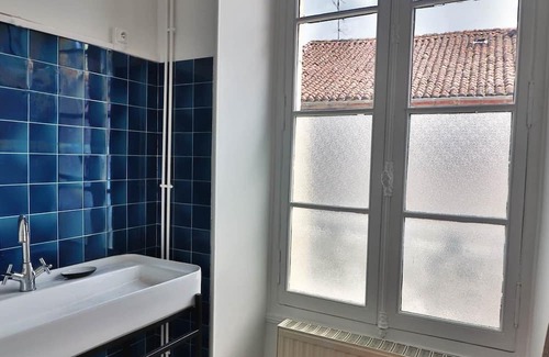 Montbron House | Chambre des curiosités - shared bathroom
