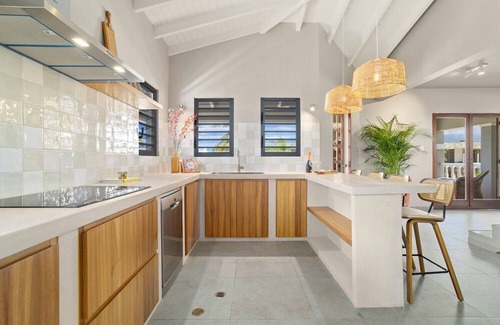 Belnem House | Spacious 5-bedroom villa on Bonaire with private pool, ocean view rooftop terrace, tropical garden, near top kitesurfing & diving spots. Sleeps 10 persons.