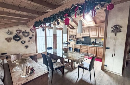Bormio Apartment | Cozy attic room. WIFI, hot tub, balcony, pets allowed and parking space