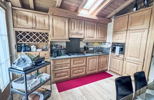 Bormio Apartment | Cozy attic room. WIFI, hot tub, balcony, pets allowed and parking space