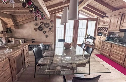 Bormio Apartment | Cozy attic room. WIFI, hot tub, balcony, pets allowed and parking space