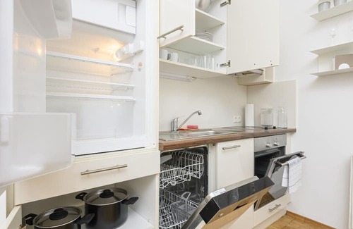 Hutteldorf Apartment | Quiet & Comfortable Studio Apartment in Vienna