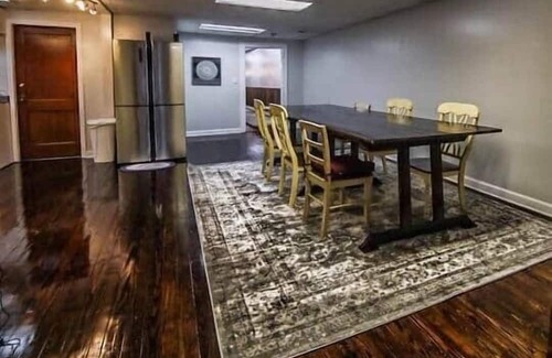 Fourmile House | Pineville's Only Elite Inn: Luxe Stays For Discerning Guests