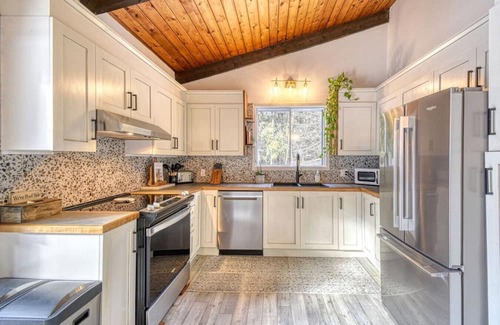 Mont-Tremblant Ski Chalet | Chalet Le Benjamin 4BDR - Pool - Jacuzzi
