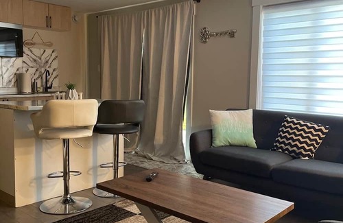 Riverview Apartment | Luxury Walkout Suite
