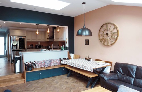 Whitton House | Spacious 4-bed House nr Twickers and 20 mins to London and LHR