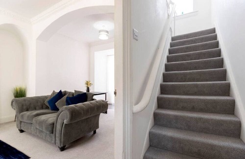 Jarrow House | The Maple Haven – Spacious 3BR w/FREE Parking